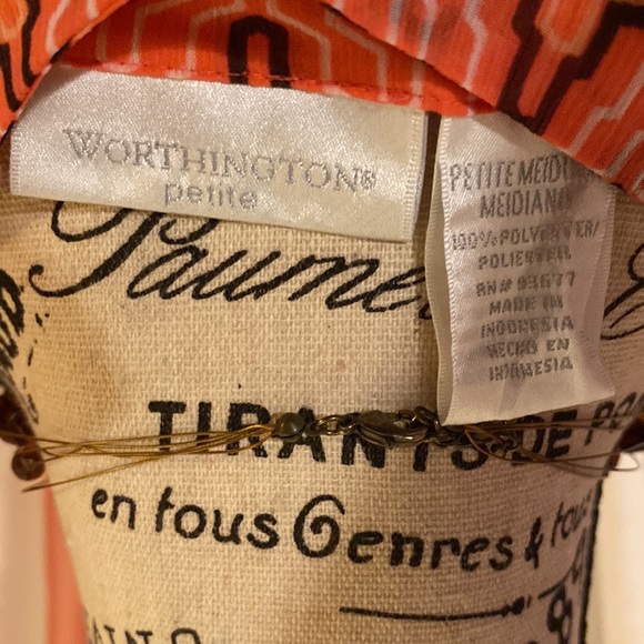 Small Worthington blouse with a belt comes with hoop for the belt short sleeve . - Picture 6 of 7